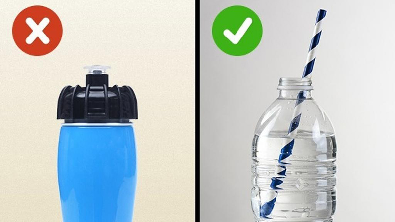 Sử dụng ống hút thay vì uống nước trực tiếp trong chai nhựa